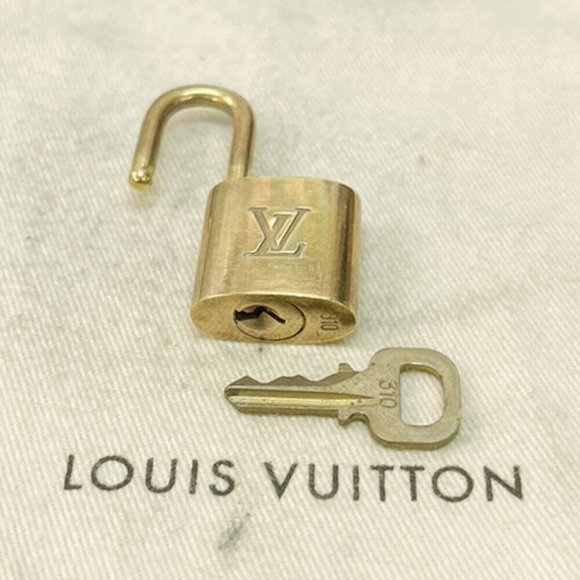 LOUIS VUITTON LV 10 SET PADLOCK KEY CHARM CADENA GOLD-PLATED FRANCE 36JF467 - Picture 3 of 4